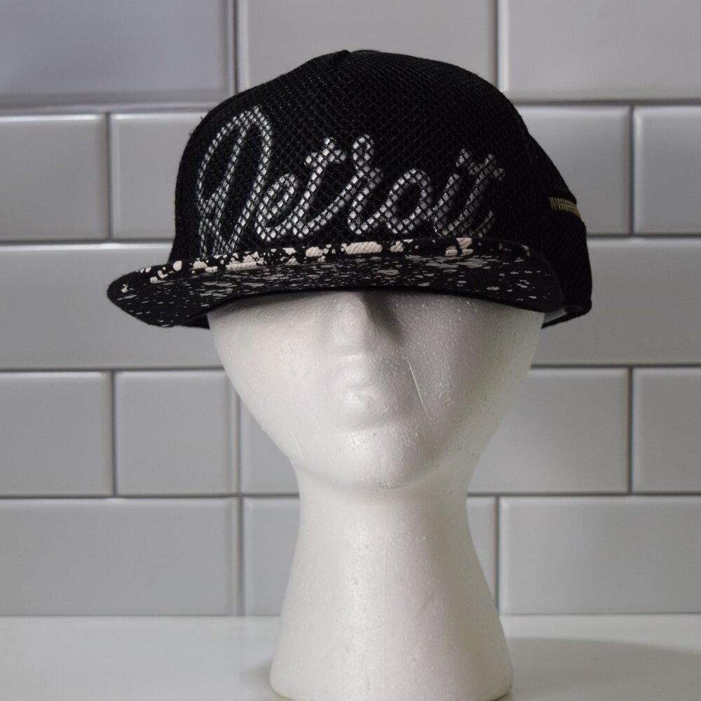 Detroit Hat with mesh and zipper pocket